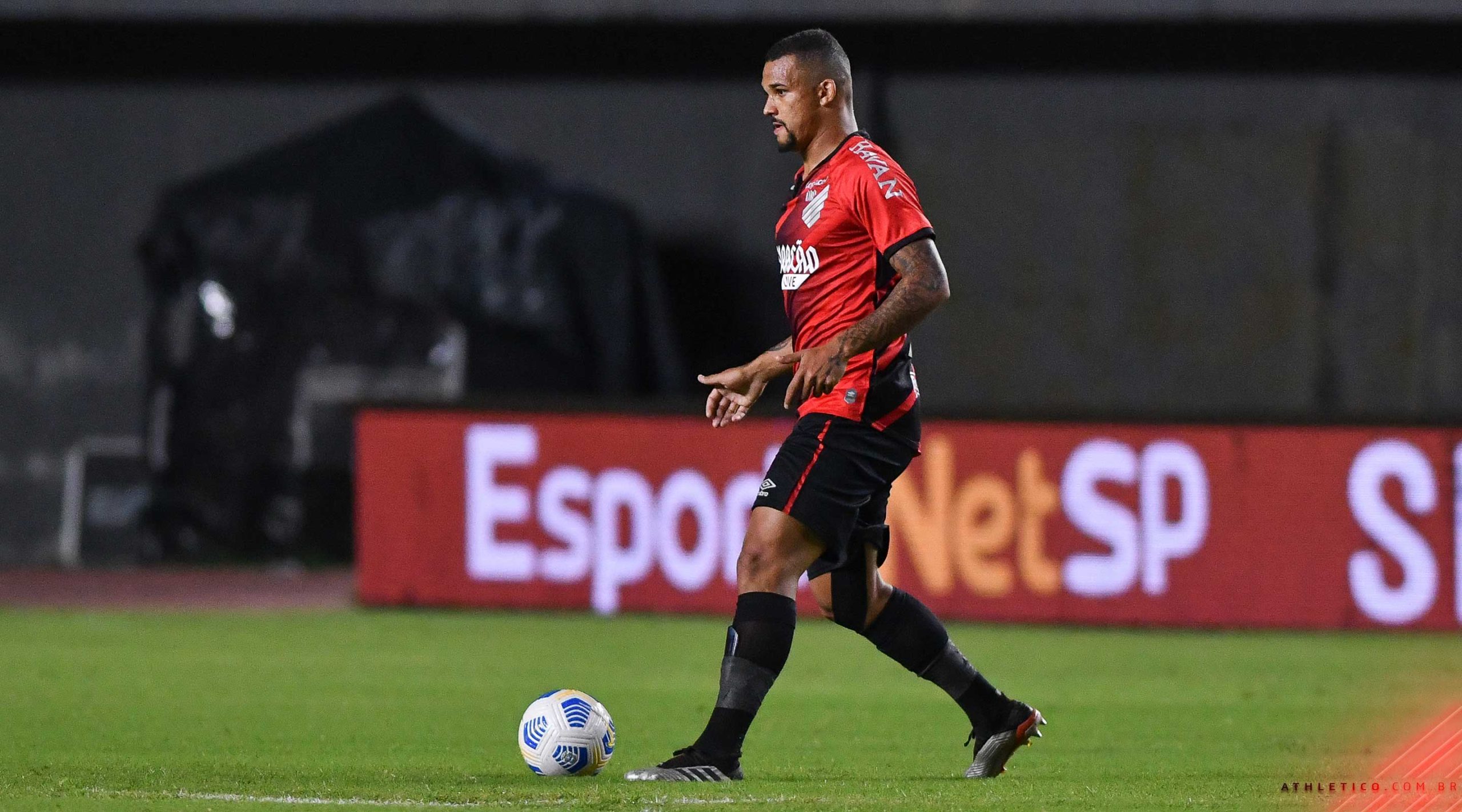 Jogador brasileiro que atua no futebol israelense chega a Portugal:  'Aliviado', Sorocaba e Jundiaí