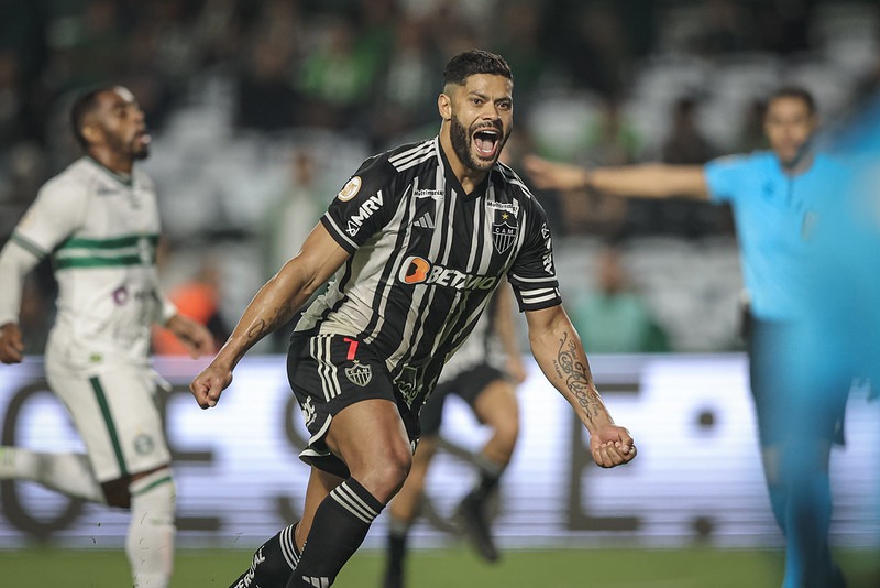 Em jogo de seis gols, Coritiba empata no Couto Pereira