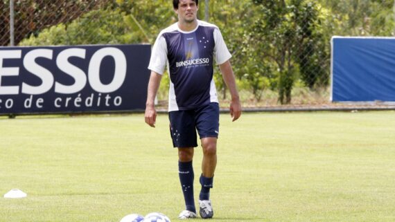Foto do Fabrício no campo de treinamento do Cruzeiro (foto: Rodrigo Clemente)