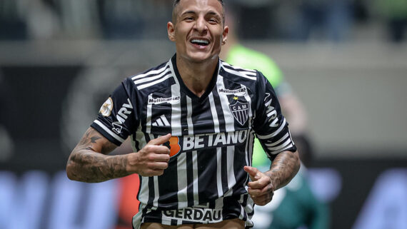 Arana comemora gol diante do Goiás, na Arena MRV (foto: Foto: Pedro Souza / Atlético)