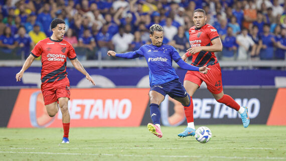 Com belo gol de Matheus Pereira, Cruzeiro busca empate no fim e abre quatro  pontos em relação ao Z-4 - Deus Me Dibre