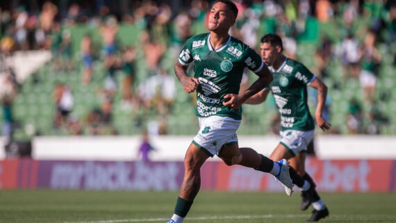 Bruninho comemora gol pelo Guarani (foto: Thomaz Marostegan/Guarani FC)