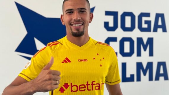 Léo Aragão é apresentado no Cruzeiro. Goleiro chega para compor elenco. (foto: Foto: Marco Ferraz / Cruzeiro E.C.)