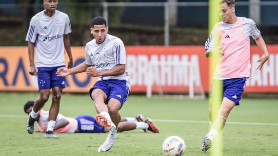 Após afastamento, Cruzeiro empresta Fernando ao Ferroviário-CE. João Pedro segue com situação indefinida. (foto: Foto: Gustavo Aleixo / Cruzeiro)