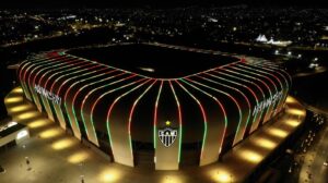 Arena MRV homenageia o estado do Rio Grande do Sul com iluminação referente a sua bandeira (foto: Reprodução / Atlético / Redes Sociais)