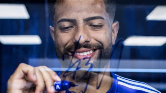 Cruzeiro acerta em definitivo aquisição de João Marcelo até 2028. (foto: GUSTAVO ALEIXO / TWITTER / CRUZEIRO)