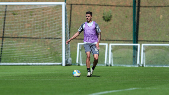 Cadu em treinamento na Cidade do Galo (foto: Daniela Veiga / Atlético)