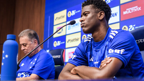 Jonathan Jesus é apresentado oficialmente como jogador do Cruzeiro. (foto: GUSTAVO ALEIXO / FLICKR / CRUZEIRO)