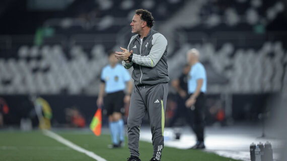 Gabriel Milito em partida no Engenhão (foto: Pedro Souza / Atlético)