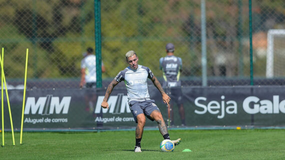 Saravia em trabalho de recuperação na Cidade do Galo (foto: Paulo Henrique França / Atlético)