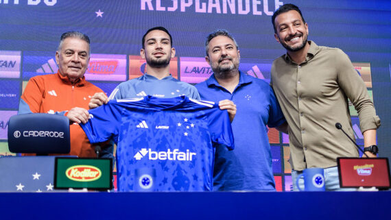 Peralta é apresentado no Cruzeiro. (foto: Gustavo Aleixo/Cruzeiro
)