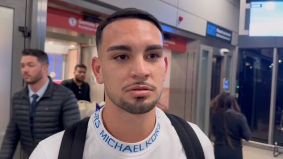 Fabrizio Peralta desembarca em Belo Horizonte para ser novo reforço do Cruzeiro. (foto: REPRODUÇÃO / SAMUCA TV)