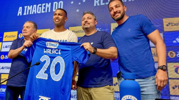 Em coletiva de imprensa, Walace fala sobre chegada, adaptação, experiência e mais. (foto: REPRODUÇÃO / TWITTER / CRUZEIRO)