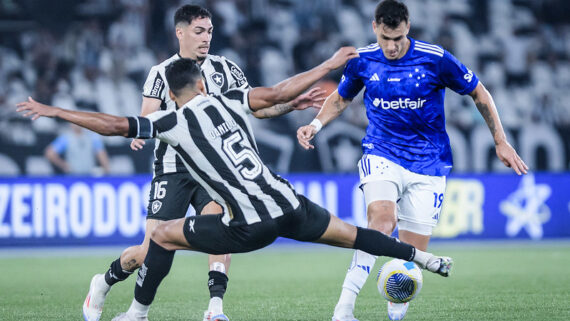 Com lesão no joelho, Dinenno não joga mais na temporada. (foto: Gustavo Aleixo/Cruzeiro)