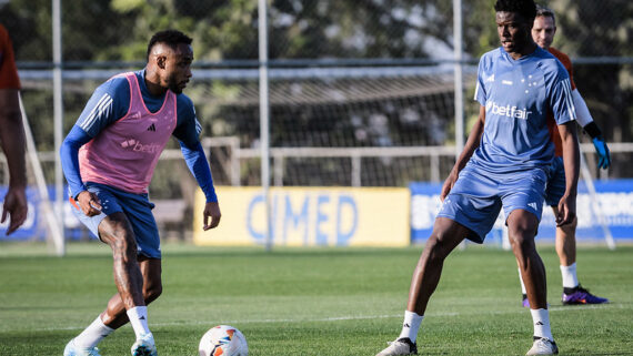 Rafa Silva sofre lesão no joelho e vira desfalque. (foto: Gustavo Aleixo / Cruzeiro.)