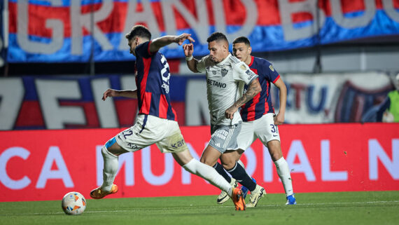 Paulinho marcou o gol que garantiu o empate para o Atlético (foto: Pedro Souza / Atlético)