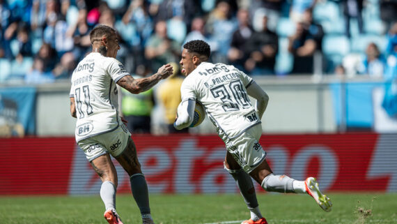 Palacios comemora gol de empate na Arena do Grêmio (foto: Pedro Souza / Atlético)