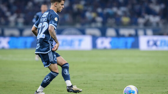 Vitinho sofre lesão muscular e será desfalque no Cruzeiro. (foto: Gustavo Aleixo/Cruzeiro)