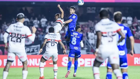 Cruzeiro leva desvantagem contra o São Paulo em jogos pelo Campeonato Brasileiro. (foto: Gustavo Aleixo / Cruzeiro.)