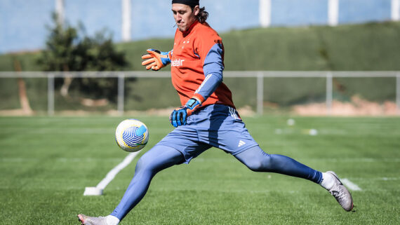 Com pequeno edema na coxa, Cássio não deve ser problema. (foto: Gustavo Aleixo / Cruzeiro.)