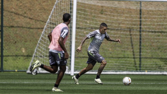 Arana em treinamento na Cidade do Galo (foto: Paulo Henrique França / Atlético)