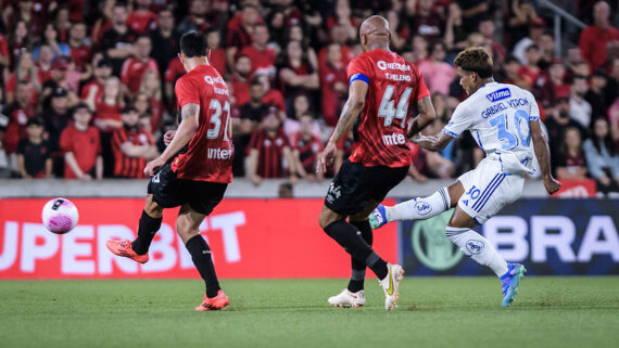 Cruzeiro joga mal e é goleado pelo Athletico. (foto: Gustavo Aleixo / Cruzeiro.)