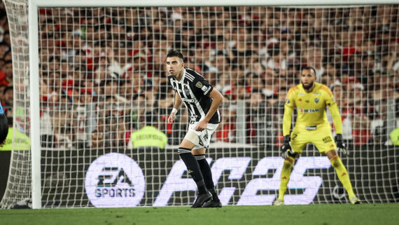 Battaglia e Everson em campo (foto: Pedro Souza / Atlético)