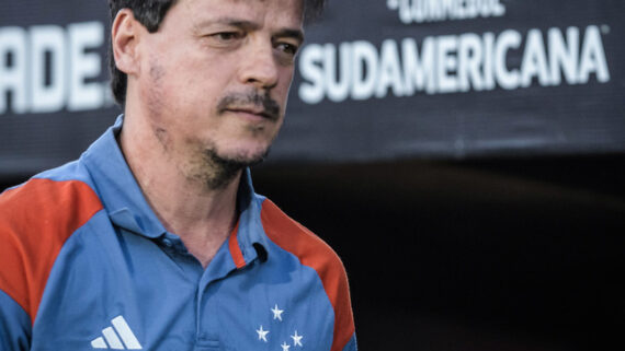 Fernando Diniz fala em coletiva após classificação à Final da Sul-Americana (foto: GUSTAVO ALEIXO / FLICKR / CRUZEIRO)