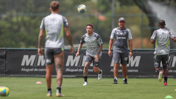 Bernard em treinamento na Cidade do Galo (foto: Daniela Veiga / Atlético)