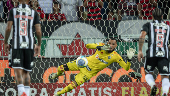 Everson defendeu pênalti cobrado por David Luiz (foto: Pedro Souza / Atlético)