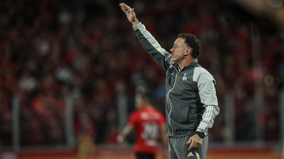 Gabriel Milito na derrota do Atlético em Curitiba (foto: Pedro Souza / Atlético)