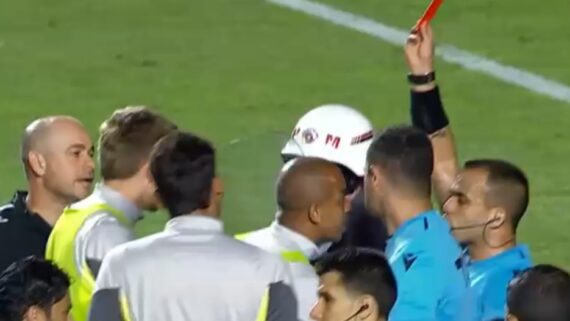 Mariano foi expulso no intervalo do jogo (foto: Reprodução / Redes Sociais)