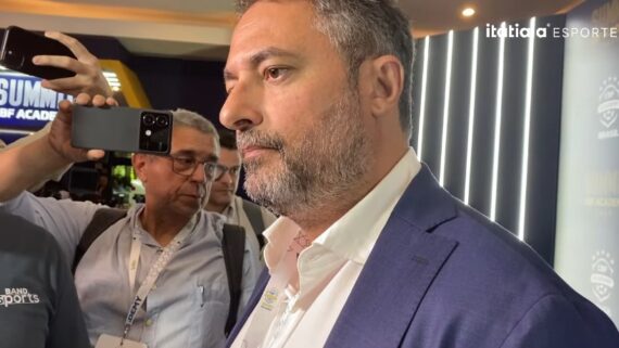 Mattos despista sobre Gabigol, elogia Diniz e fala sobre planejamento. (foto: Reprodução )