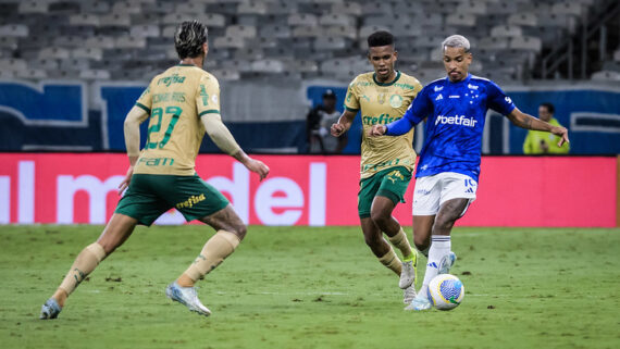 Cruzeiro é derrotado pelo Palmeiras e vê vaga para Libertadores ameaçada. (foto: Gustavo Aleixo / Cruzeiro.)