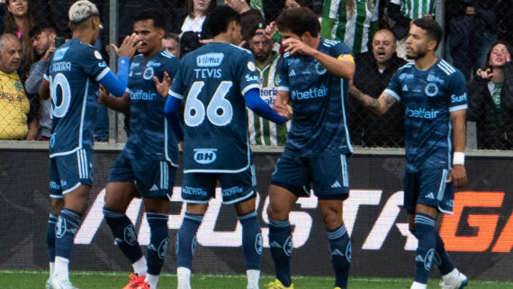 Cruzeiro vence com gol de Tevis, mas não conseguiu vaga para Libertadores. (foto: Cruzeiro / X oficial )