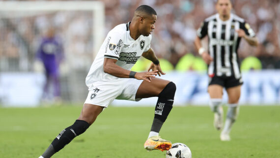 Júnior Santos atuando pelo Botafogo (foto: Vitor Silva/Botafogo)