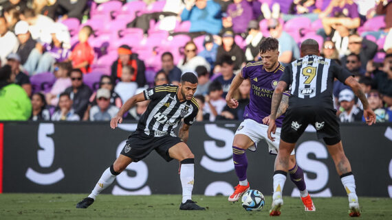 Caio Maia atuando pelo Atlético no amistoso contra o Orlando City (foto: Pedro Souza / Atlético)