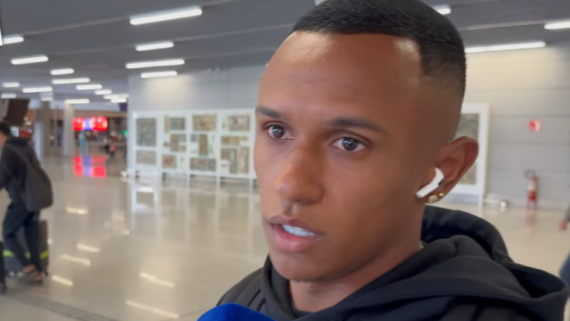 Marquinhos chega a BH para fechar com o Cruzeiro. (foto: Reprodução / Youtube.)