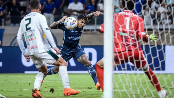 Dudu marca em retorno pelo Cruzeiro seu terceiro gol pelo clube. (foto: Gustavo Aleixo/Cruzeiro)