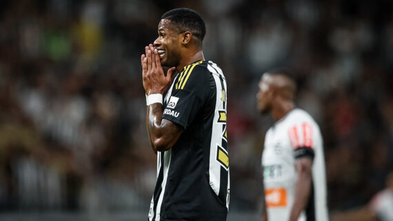 Júnior Santos foi expulso no último minuto do jogo (foto: Pedro Souza / Atlético)