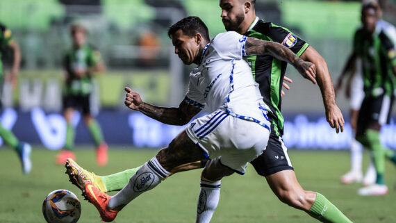 Dudu em ação contra o América-MG. (foto: Gustavo Aleixo/Cruzeiro.)