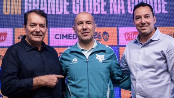 Leonardo Jardim é apresentado no Cruzeiro. (foto: Gustavo Aleixo / Cruzeiro.)