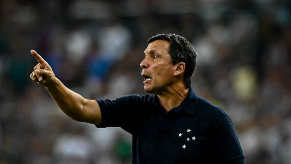 Zé Ricardo sofreu a primeira derrota como técnico do Cruzeiro. (foto: Fotos : Staff Images / Cruzeiro)