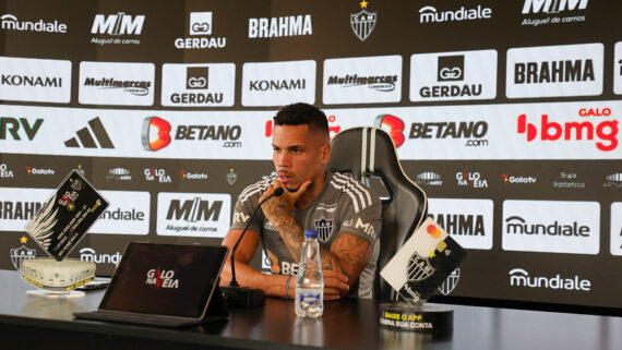 Paulinho em coletiva na Cidade do Galo (foto: Foto: Paulo Henrique França / Atlético)