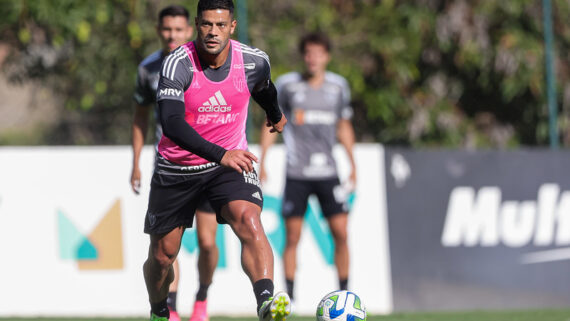 Hulk em treinamento na Cidade do Galo (foto: Foto: Pedro Souza / Atlético)