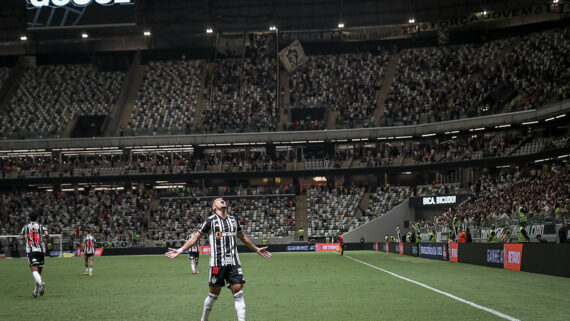 Paulinho comemora gol na Arena MRV (foto: Foto: Pedro Souza / Atlético)