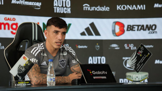 Saravia em coletiva na Cidade do Galo (foto: Foto: Pedro Souza / Atlético)
