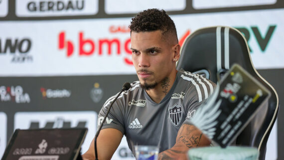 Paulinho em coletiva na Cidade do Galo (foto: Foto: Pedro Souza / Atlético)