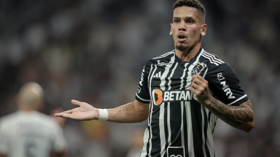 Paulinho comemora mais um gol no Brasileirão (foto: Foto: Pedro Souza / Atlético)