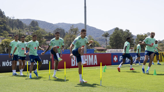 Paulinho em treino na Seleção (foto: Fotos: Joilson Marconne / CBF)